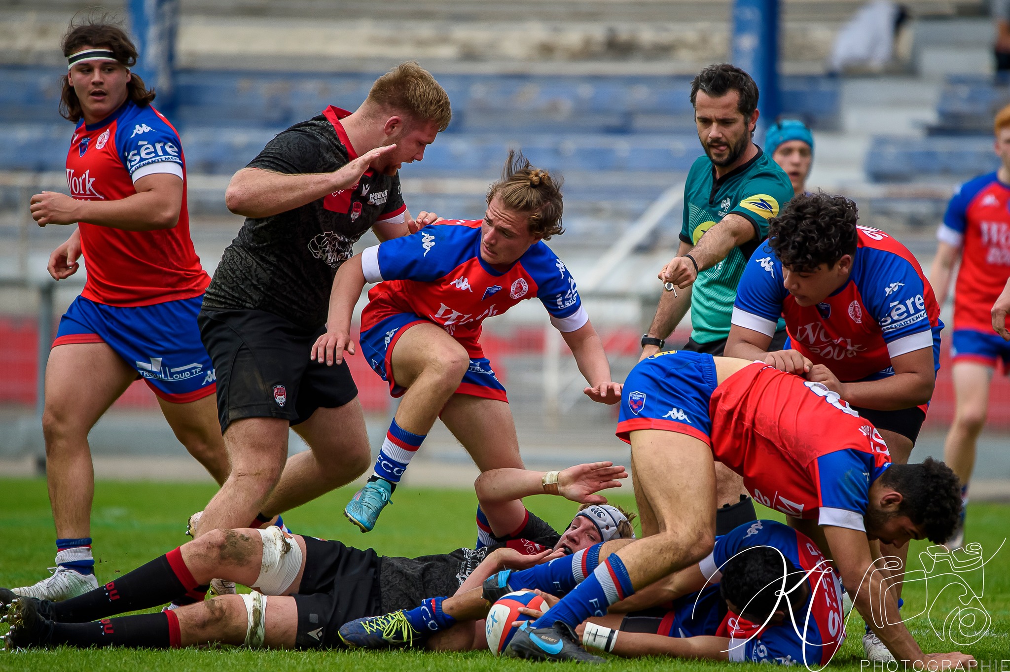  FC Grenoble Rugby - Lyon Olympique Universitaire - Rugby - 2023 CRABOS FCG (21) vs (15) LOU (#2023CRABOSFCGLOU04) Photo by: Karine Valentin | Siuxy Sports 2023-04-29