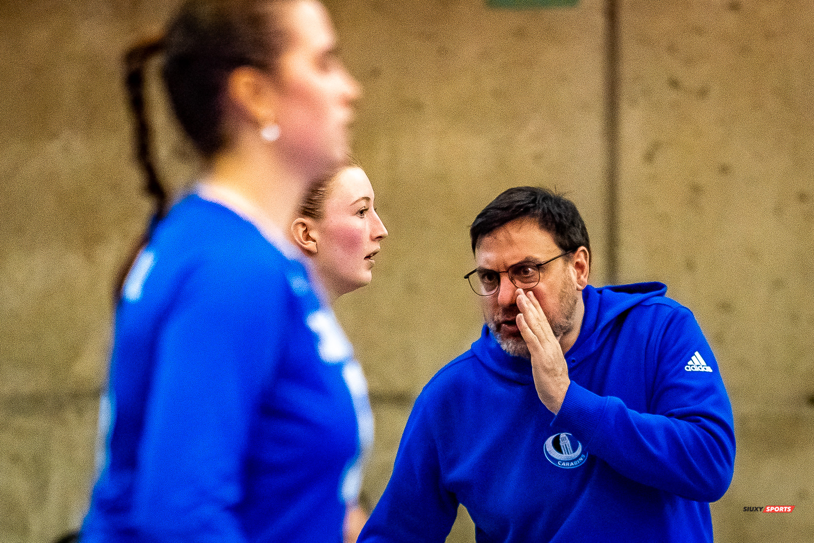Brittany MCGLASHAN - Olivier TRUDEL - - Université de Montréal - Université McGill - Volleyball - RSEQ - 2023 Volley F - Université de Montréal (1) vs (3) McGill University - R4 (#RSEQ2023UDMvMCG01R4) Photo by: Juan Alchourron | Siuxy Sports Brittany MCGLASHAN - Olivier TRUDEL - - Université de Montréal - Université McGill - Volleyball - RSEQ - 2023 Volley F - Université de Montréal (1) vs (3) McGill University - R4 (#RSEQ2023UDMvMCG01R4) Photo by: Juan Alchourron | Siuxy Sports