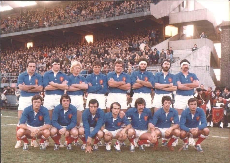  Équipe de France de rugby à XV -  - Rugby - France 9 vs Roumanie 6 - 10/12/77 à Clermont Ferrant (1G. Cholley,2A. Paco,3P. Dospital,4M. Sappa. 5M. Palmie,6J. Rives,7A. Guilbert,8J. Skrela 9J. Fouroux,10J. Romeu,11J. Averous 12C. Belascain,13R. Bertranne,14G. Noves 15J. Aguirre) Photo by:  | Siuxy Sports 1977-12-10