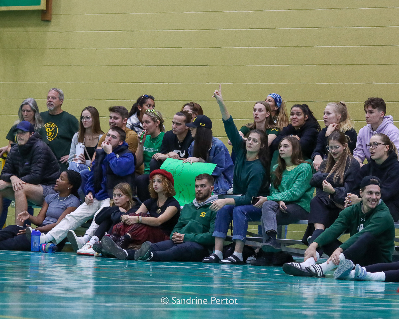  Université de Sherbrooke - Université de Montréal - Volleyball - RSEQ - 2022 Volley M - Université Sherbrooke (2) vs (3) Université de Montréal (#RSEQ2022USHvUDM06) Photo by: Sandrine Pertot | Siuxy Sports 2022-10-16