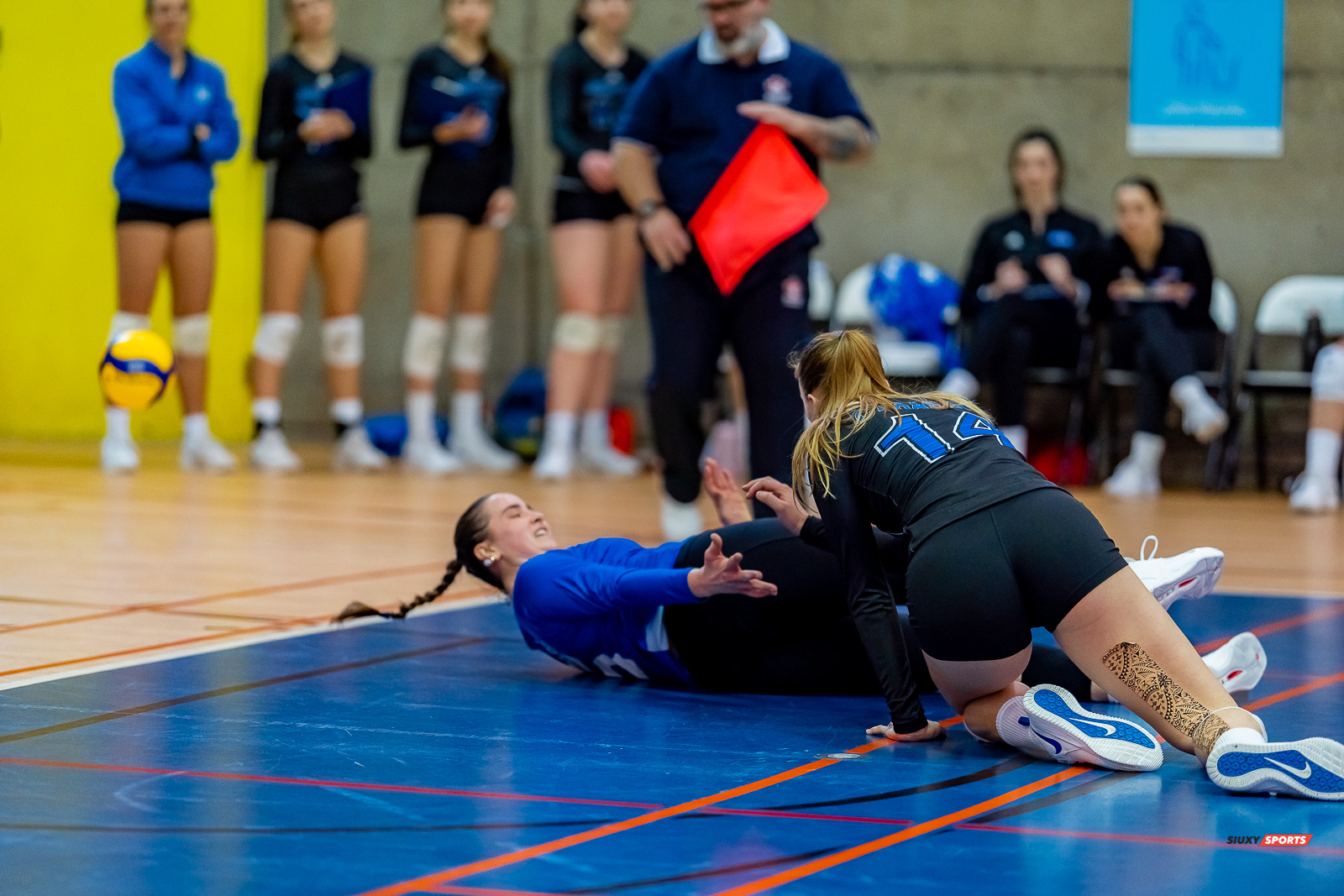 Olympe DESMEDT - Brittany MCGLASHAN - - Université de Montréal - Université McGill - Volleyball - RSEQ - 2023 Volley F - Université de Montréal (1) vs (3) McGill University - R4 (#RSEQ2023UDMvMCG01R4) Photo by: Juan Alchourron | Siuxy Sports Olympe DESMEDT - Brittany MCGLASHAN - - Université de Montréal - Université McGill - Volleyball - RSEQ - 2023 Volley F - Université de Montréal (1) vs (3) McGill University - R4 (#RSEQ2023UDMvMCG01R4) Photo by: Juan Alchourron | Siuxy Sports
