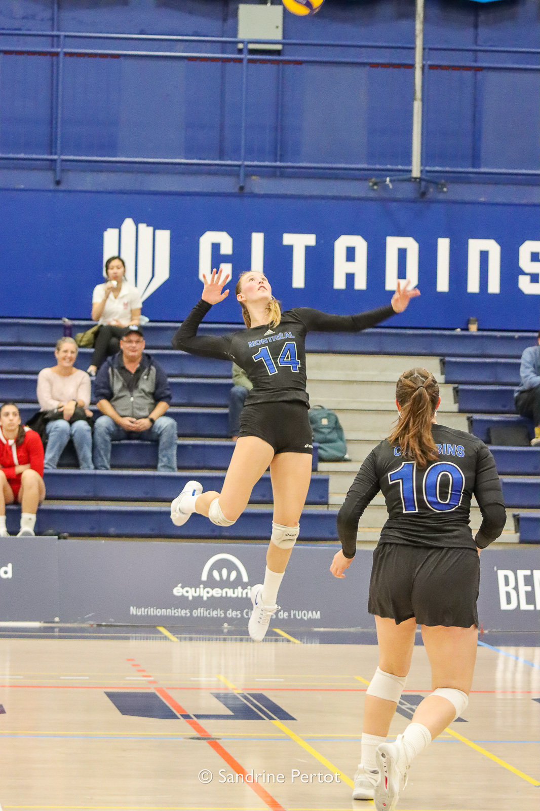 Olympe DESMEDT - Sarah MCGLASHAN -  Université de Montréal -  - Volleyball - UQAM Invitational 2022 - Carabins (#2022UQAMINV04) Photo by: Sandrine Pertot | Siuxy Sports 2022-09-24